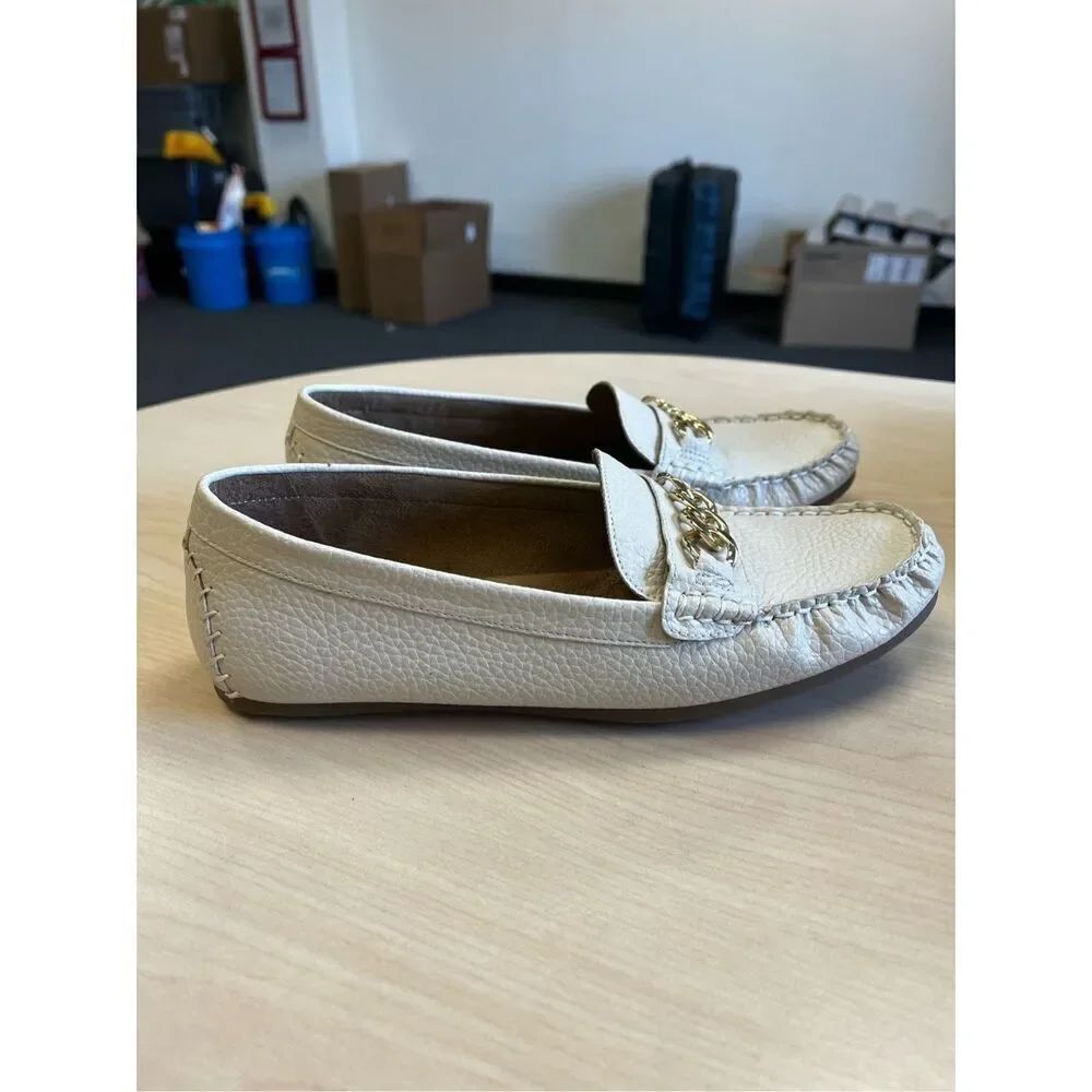 Aerosoles Bone Faux Leather Chain Detail Loafers sz 8 EUC